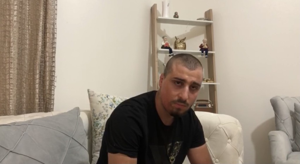 شاهد- شرطة "إسرائيل" تنكل بفلسطيني من أم الفحم بطريقه للصيدلية
