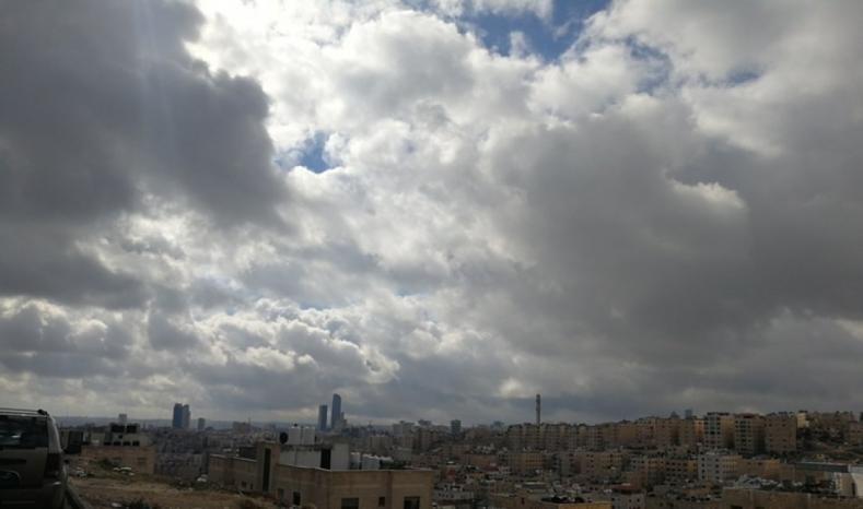 انخفاض تدريجي وأمطار متوقعة حتى نهاية الأسبوع الجاري
