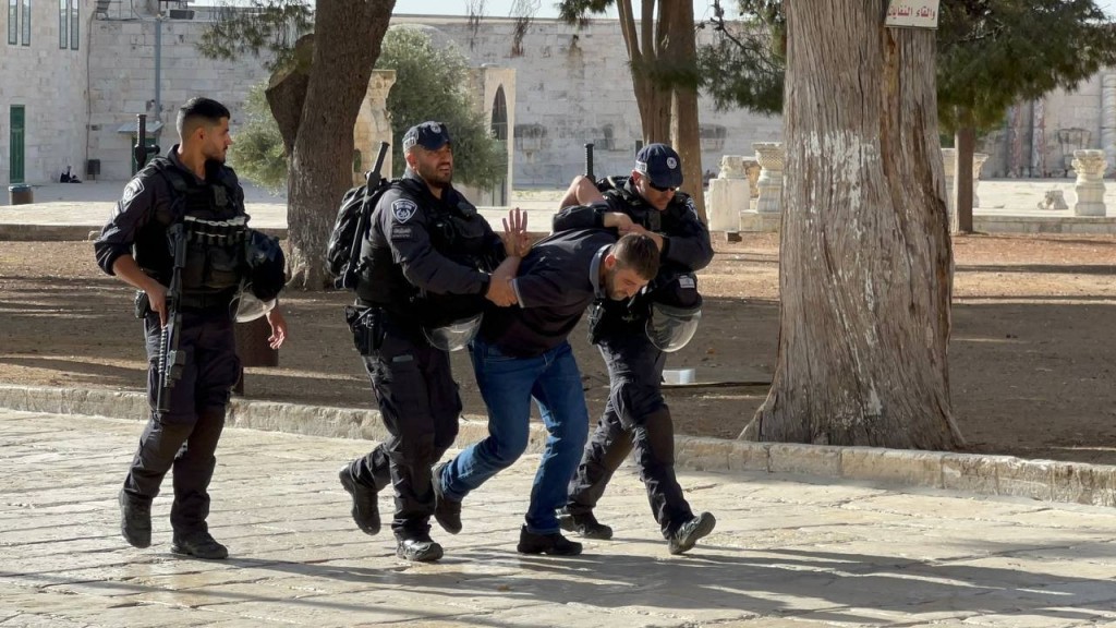 أحزاب فلسطينية في الـ48 تستنكر اقتحام قوات الاحتلال ومستوطنيه لباحات الأقصى