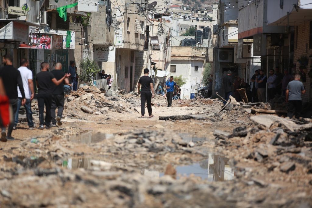 الاحتلال الإسرائيلي يستهدف مخيم جنين بغارة جديدة ويجبر أهالي على النزوح من منازلهم