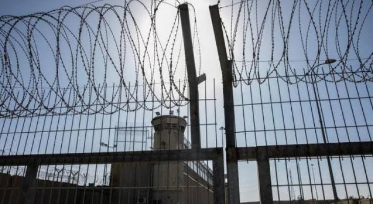 الكشف عن تعاون بين سجانة إسرائيلية وعضو كبير في منظمة إجرامية