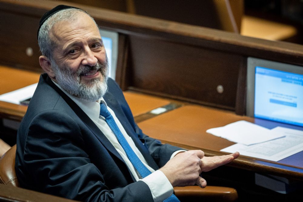 درعي يدعو للمرة الأولى لإقالة غالي بيهاراف ميارا