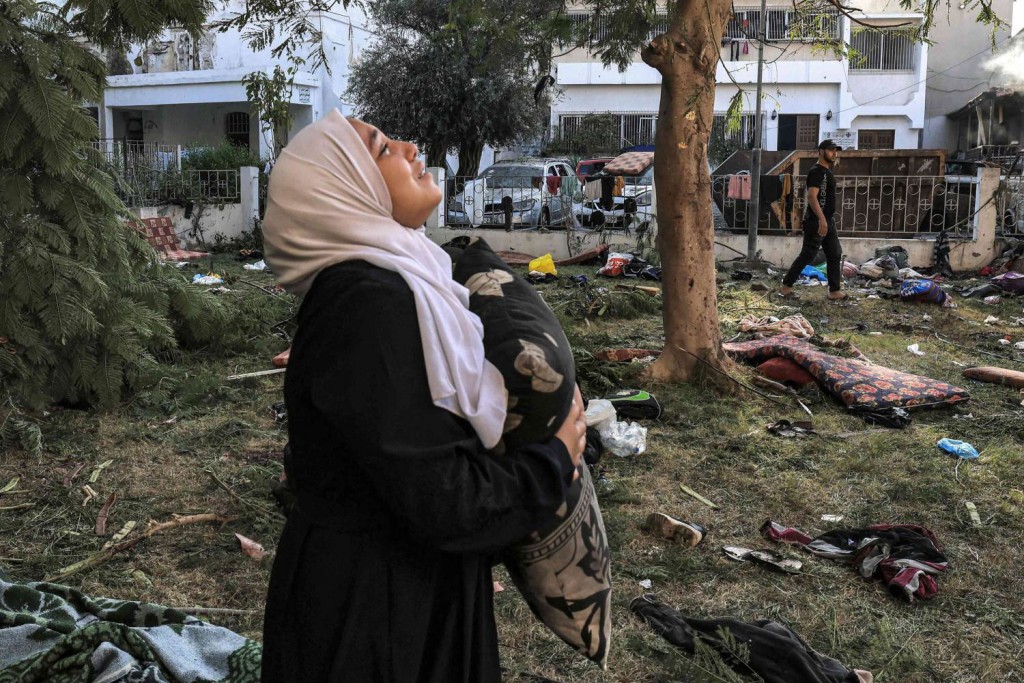 نحو 9 آلاف شهيدة وأكثر من نصف مليون نازحة في قطاع غزة منذ بدء الحرب الإسرائيلية