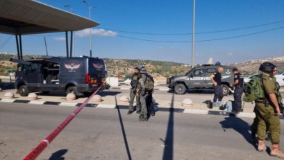 إصابة جنديين إسرائيلييَن بعملية طعن عند حاجز النفق قرب بيت لحم