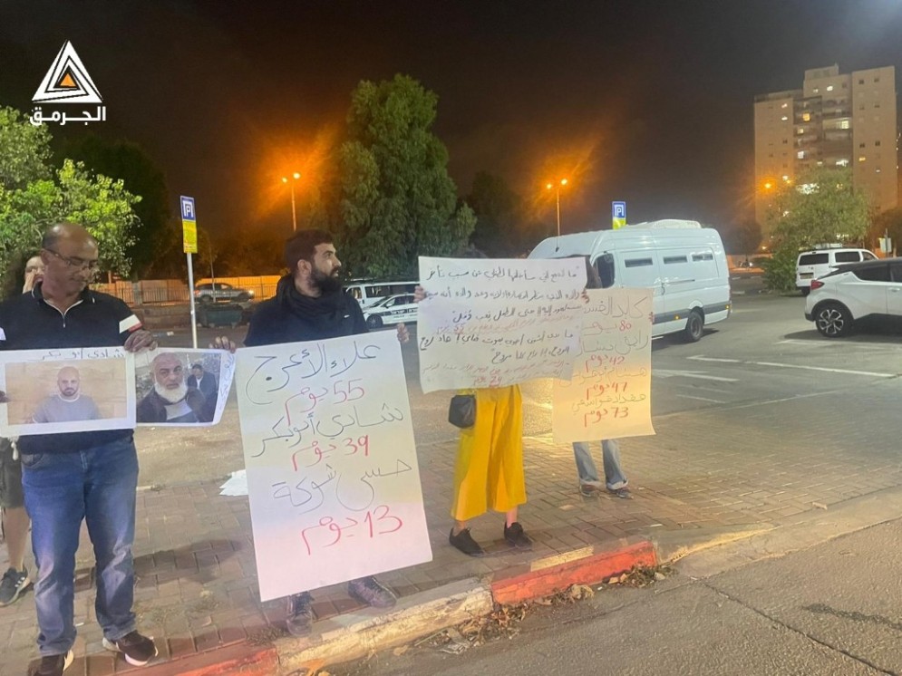 بالفيديو.. القوات الإسرائيلية تنكل بالفتيات والشبان أمام سجن الرملة