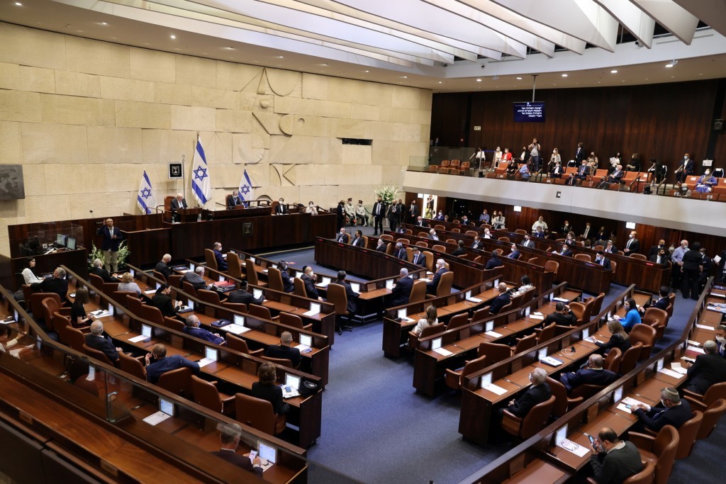 الكنيست يصادق بالقراءة الأولى على قانون ربط البيوت غير المرخصة بالكهرباء