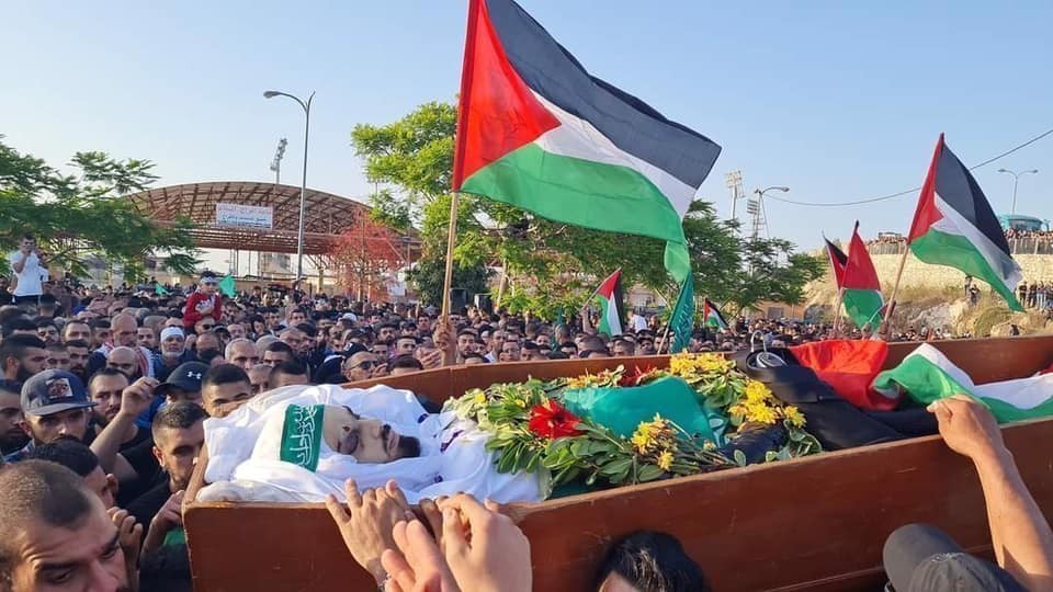 عشرات الآلاف يشيعون جثمان الشهيد محمد بأم الفحم