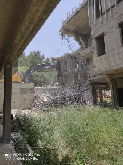 "إسرائيل" تجبر فلسطينيين على هدم منازلهم في وادي عارة