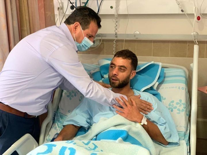 9 مستوطنين ضربوه حتى أفقدوه الوعي.. الاعتداء على فلسطيني قرب جسر الزرقاء