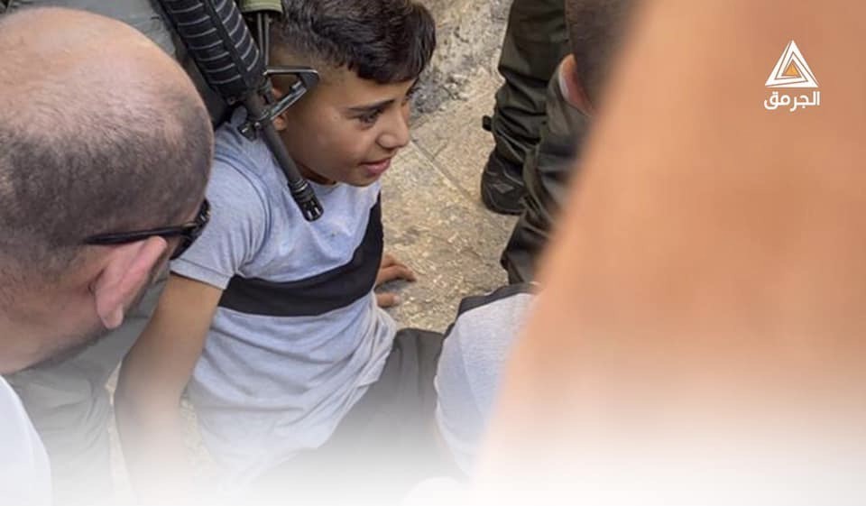 لرفعه علم فلسطين.. شرطة "إسرائيل" تدهس طفلا بالقدس