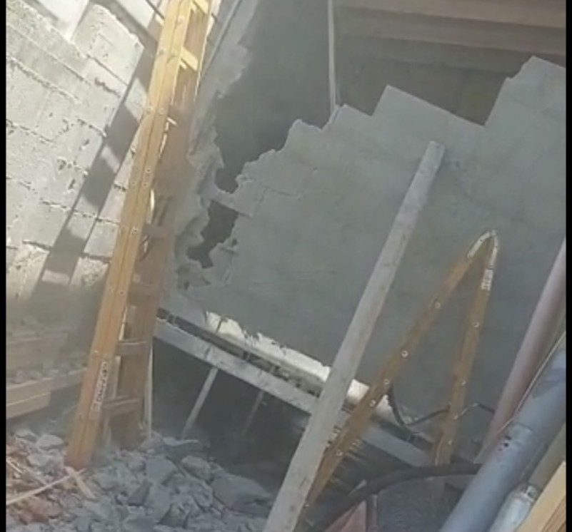 "انا ما بهمني حدا".. عناصر شرطة "إسرائيل" يهدمون أجزاء من منزل بسخنين