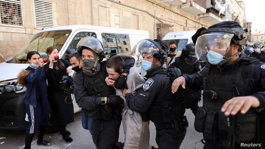 دعوات لدعم المعتقلين.. الشرطة "الإسرائيلية" تعتقل أكثر من 90 فلسطينيًا بعكا منذ الهبة