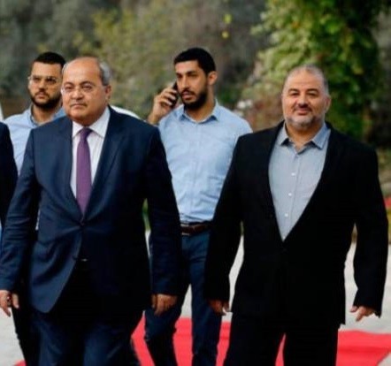 لحظات حاسمة.. الأنظار نحو الطيبي والموحدة لحسم مصير حكومة "إسرائيل"