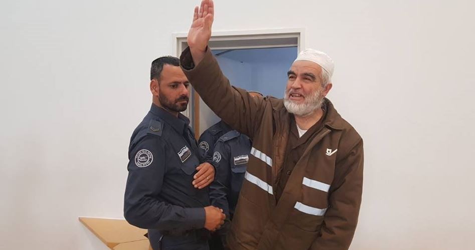 تصاعد في الانتهاكات الإسرائيلية بحق الشيخ صلاح في عزله الانفرادي