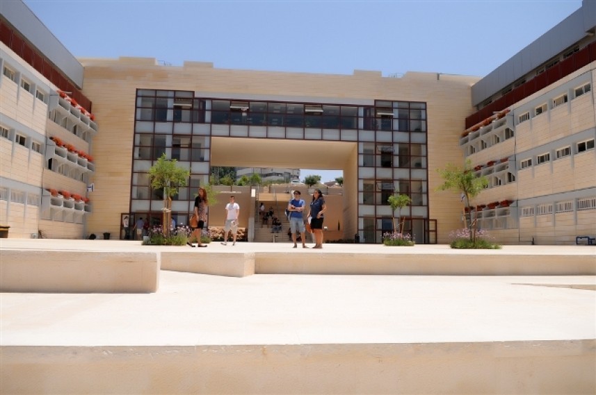 الوفاء والإصلاح يستنكر فصل جامعة عبرية لطالبتين فلسطينيتين على خلفية قومية