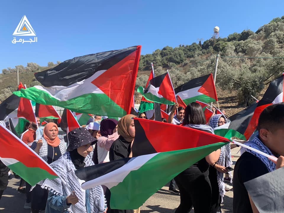 الأولى في فلسطين..انطلاق مسيرة الأعلام الفلسطينية في أم الفحم