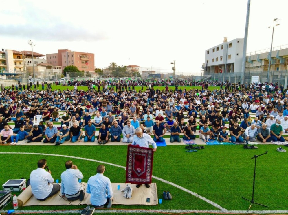 رغم تنغيص "إسرائيل" عليهم..أهالي الـ48 يؤدون صلاة العيد ويتبادلون التهاني