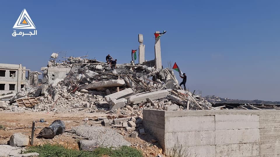أنياب جرافات "إسرائيل" تسحق أحلام الفلسطينيين بأم الفحم