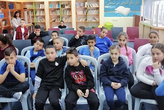 نشطاء بعكا للجرمق: طلابنا يدرسون في كرفانات