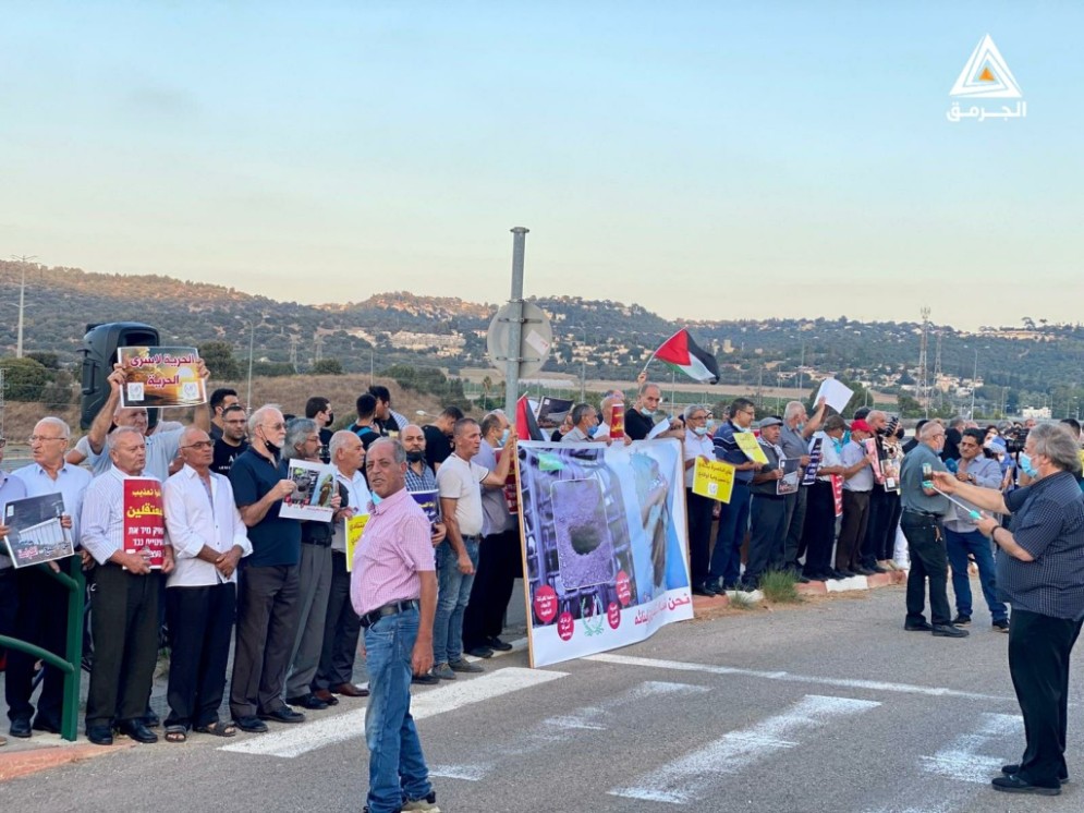 فلسطينيون يحتشدون أمام سجن الجلمة لنصرة الأسرى