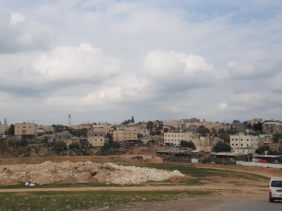 "يهدف لسردنة أهل النقب".. أهالي رهط يرفضون مخططًا إسرائيليًا
