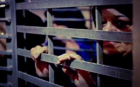 مصلحة السجون الإسرائيلية تنكل بالأسرى في سجني "الدامون" و"مجيدو"