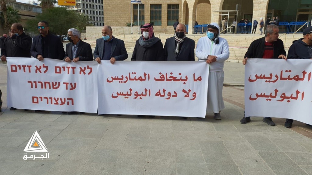 بالفيديو| لليوم الخامس على التوالي..وقفة في بئر السبع للمطالبة بإطلاق سراح معتقلي هبة النقب