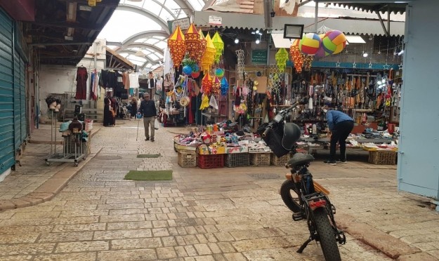 "عكا تجمعنا" تستنكر إغلاق بلدية عكا والشرطة الإسرائيلية المدينة بمناسبة ما يسمى "عيد الغفران"