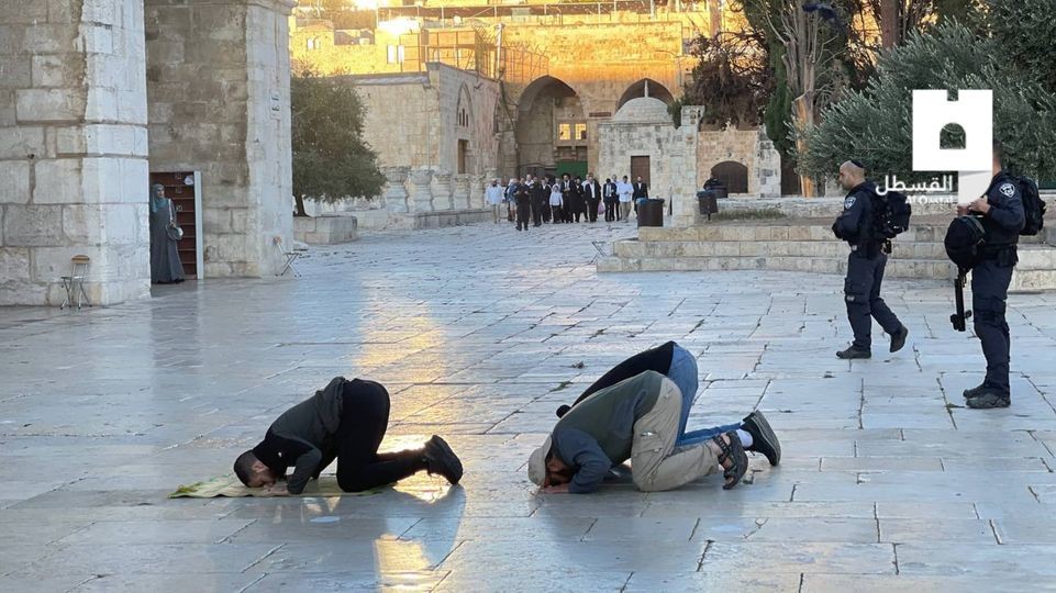 عشرات المستوطنين يقتحمون الأقصى احتفالًا بما يسمى "عيد العرش"