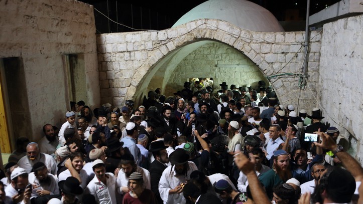 قائد بجيش الاحتلال يعطي الضوء الأخضر لأعضاء كنيست من اليمين لاقتحام قبر يوسف بنابلس