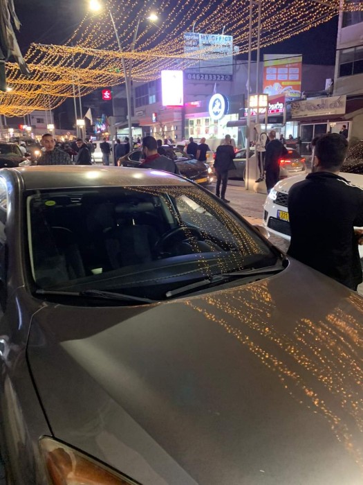 بالفيديو.. الشرطة الإسرائيلية تقتحم مطعمًا في باقة الغربية وتعتقل صاحبه وعامل من الضفة
