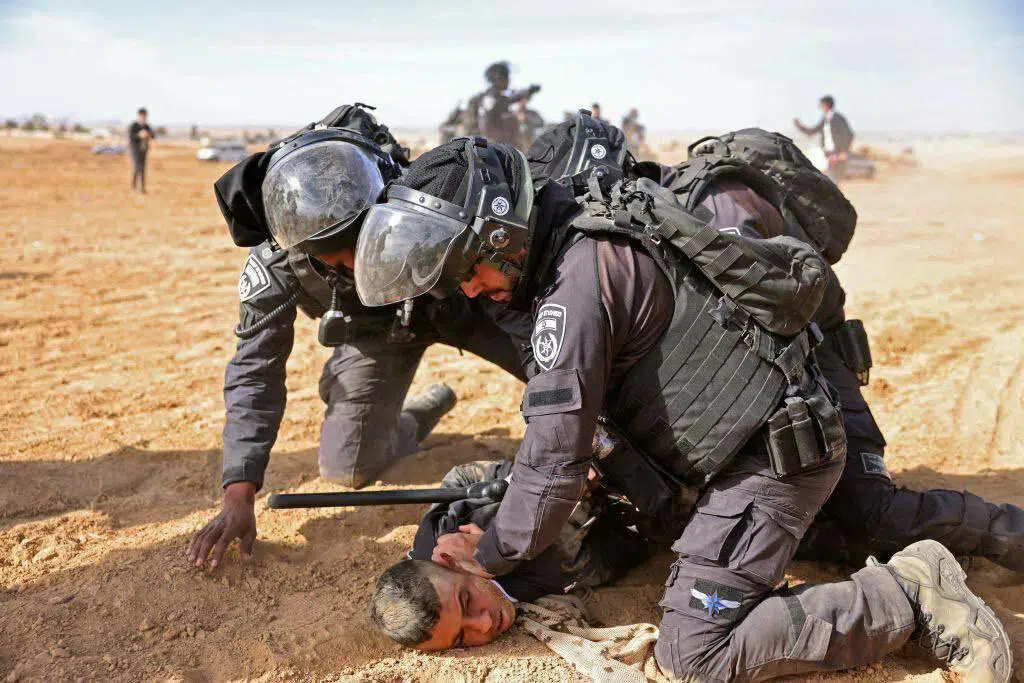 محامون من النقب: "محاكمات معتقلي النقب انتقامية وردعية"