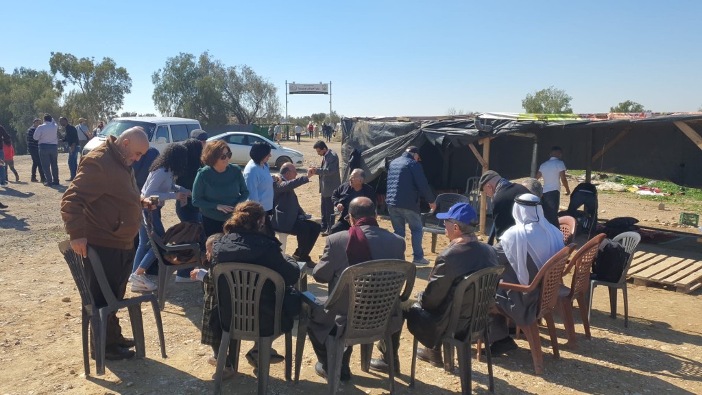 بالفيديو.. عشرات الفلسطينيين ينفذون زيارة إلى قرية العراقيب لإسناد أهلها