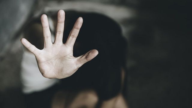 ضجة في أم الفحم بسبب توثيق تصرفات غير لائقة لشاب أمام مدرسة طالبات
