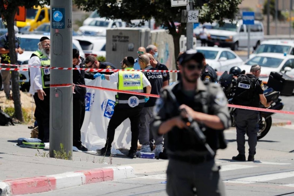 إصابة شاب فلسطيني بزعم تنفيذه عملية طعن بالقدس