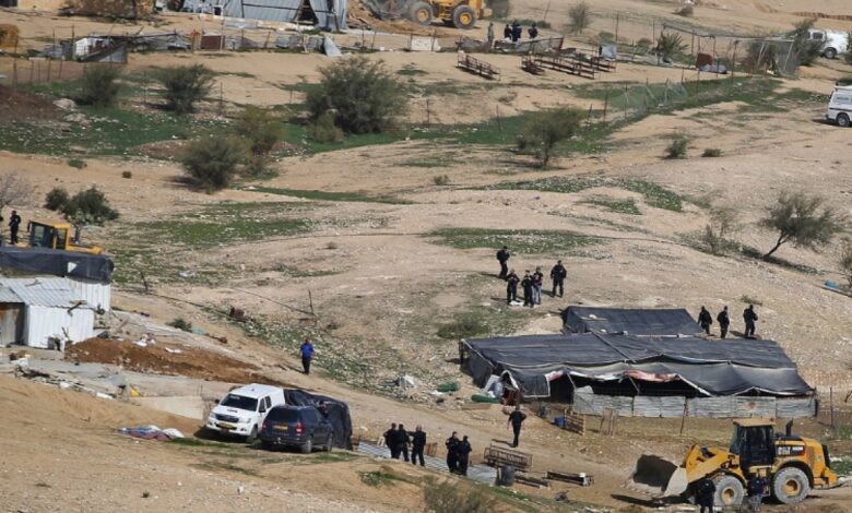 لأن ابنه يمتلك كلب.. مستعربون يحطمون منزل فلسطيني في الطيرة