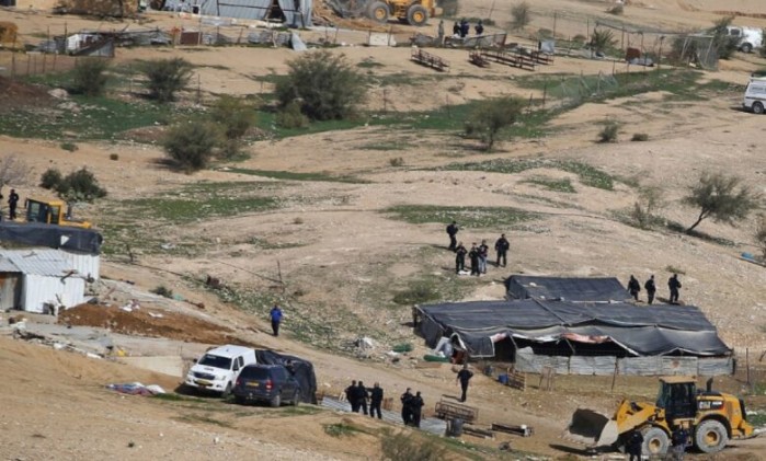 لأن ابنه يمتلك كلب.. مستعربون يحطمون منزل فلسطيني في الطيرة