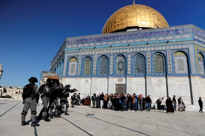اعتقلته من المسجد الأقصى.. الشرطة الإسرائيلية توجه لائحة اتهام لشاب من كفر كنا على خلفية هبة الكرامة