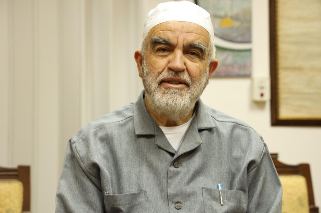 مهزلة في مطار اللد