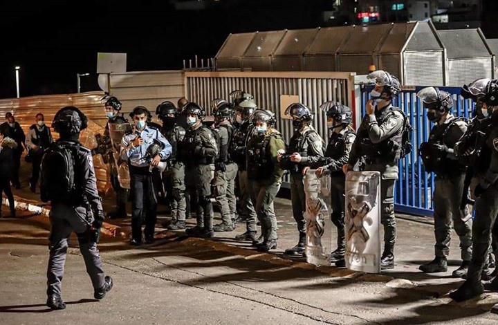فنان ومعلمون فلسطينيون ملاحقون في عكا لهذه الأسباب