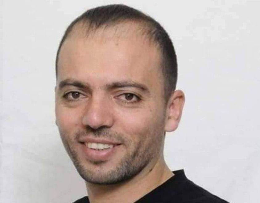 تدهور بحالة الأسير عواودة وتحذيرات من تعرضه لجلطة دماغية