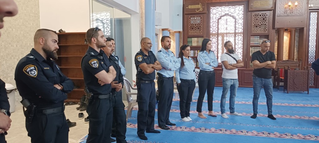 قيادات من النقب للجرمق: "ممنوع دخول الشرطة إلى المسجد مهما كانت الأسباب"