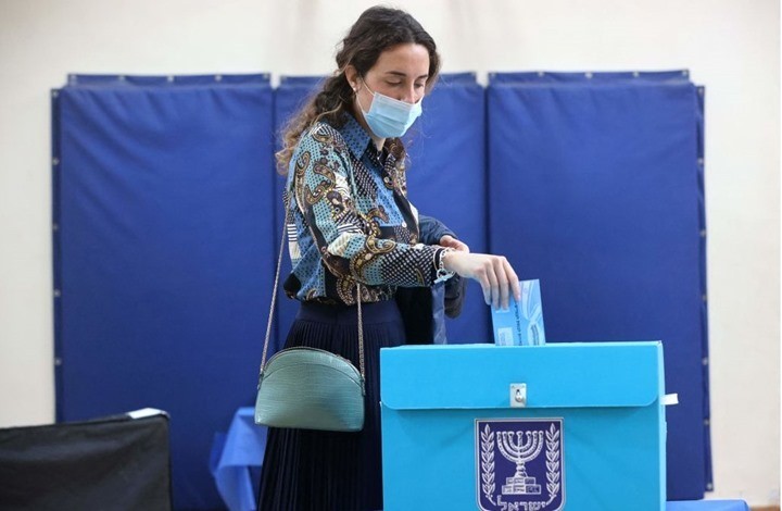 استطلاع رأي جديد: لن تحصل أي من الكتلتين الأساسيتين في إسرائيل على الأغلبية