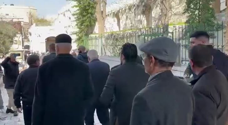 كاتب إسرائيلي حول منع سفير الأردن زيارة الأقصى.."مَنْع تدهور الأوضاع لأزمة تم بأعجوبة"