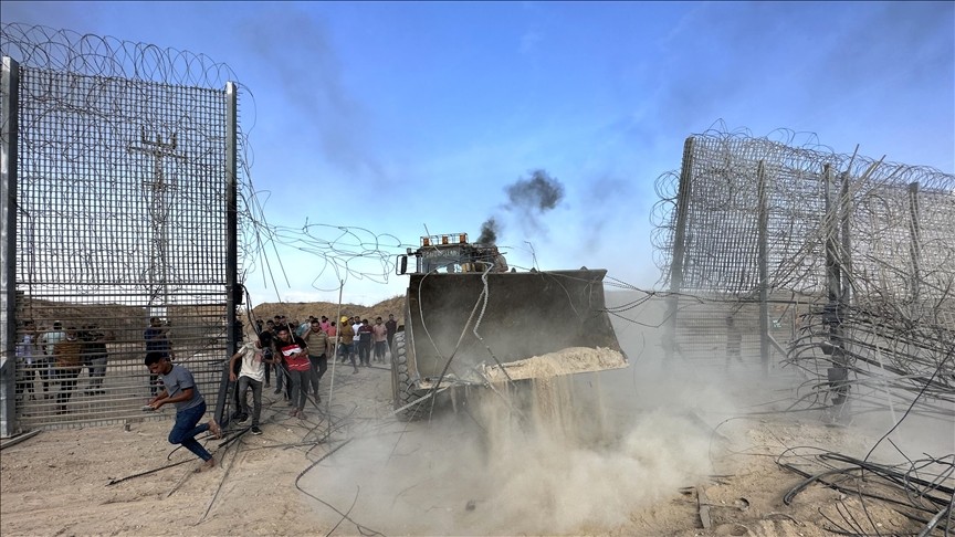 مصادر عبرية: "لا يزال هناك فلسطينيون يتجولون في مستوطنة نير عام"