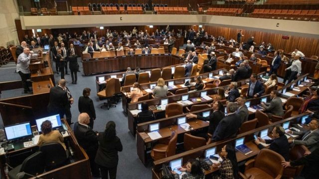 الكنيست يصادق بالقراء الأولى على قانون خطير يستهدف الفلسطينيين بأراضي48