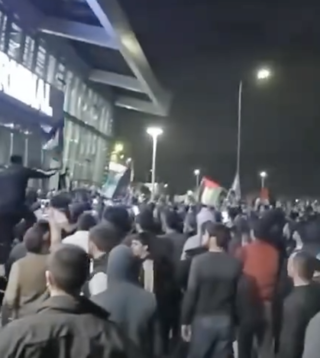 محتجون في داغستان يهاجمون طائرة بعد هبوطها بسبب وجود إسرائيليين على متنها