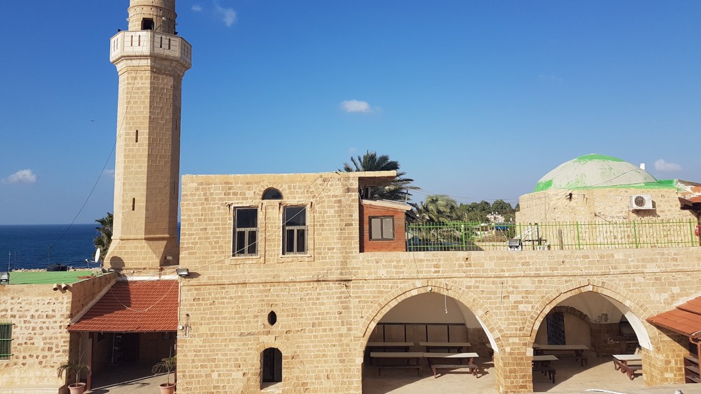 الاعتداء على مسجد سيدنا علي قرب يافا بالزجاجات الحارقة