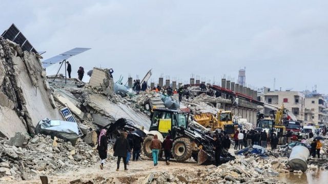 ارتفاع عدد الضحايا الفلسطينيين جراء الزلازل في تركيا وسوريا إلى 95
