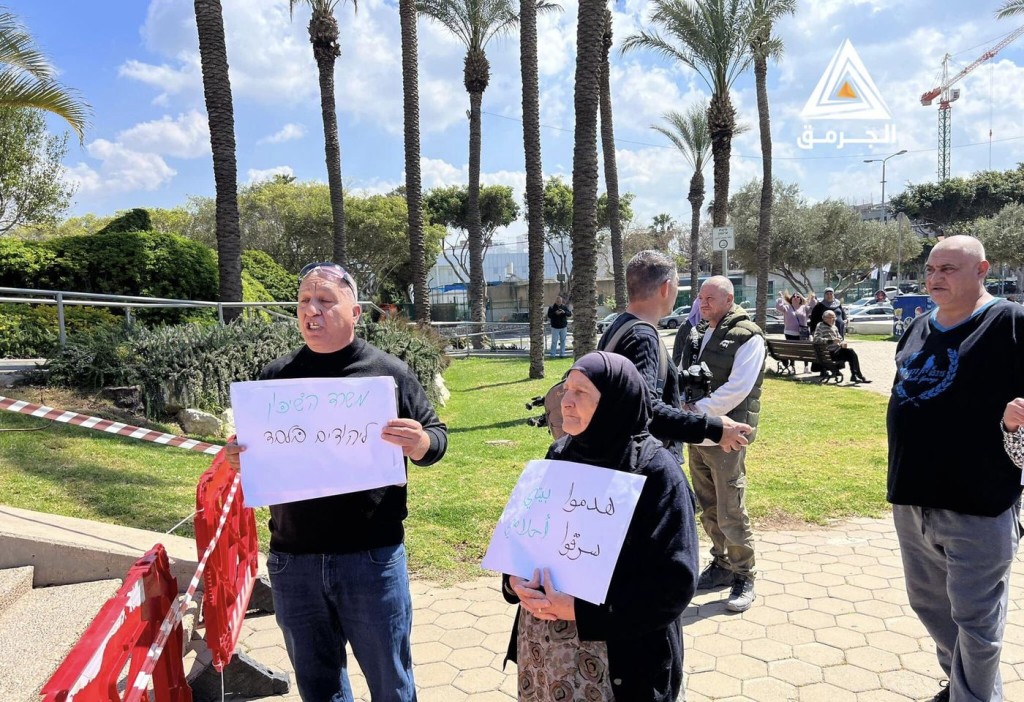 نشطاء من عكا: عائلة أبو عيش تعيش بوقف مسيحي تقام فيه بيوت العزاء